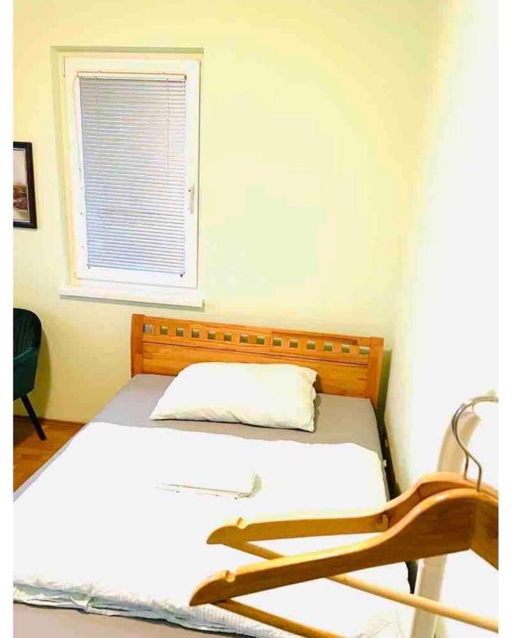 Das Zimmer Im Wiener Haus Viena Exterior foto