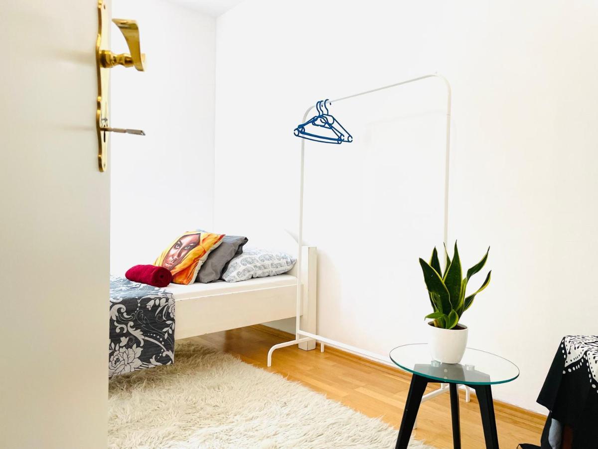 Das Zimmer Im Wiener Haus Viena Exterior foto